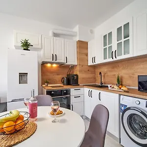 Cozy With Balcony On The Black Sea- Part Of The Family 'vicki Apartment Varna